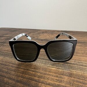 QUAY Australia Sunglasses, Colour Black.